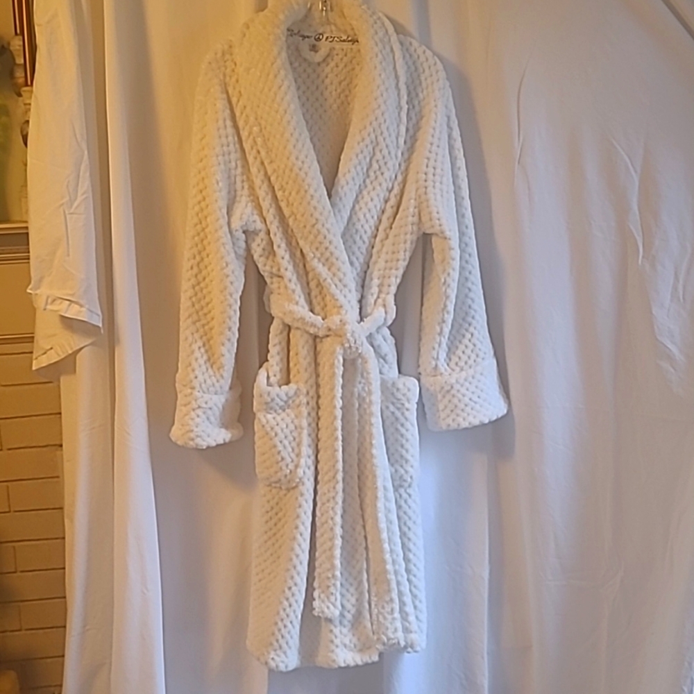 P.J.Salvage robe, medium,  off white